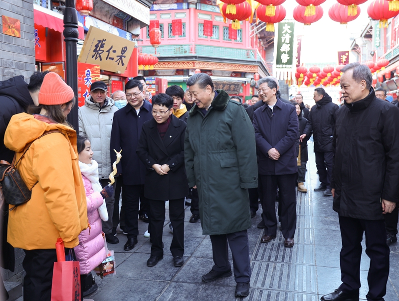 2024年2月1日，習(xí)近平總書(shū)記在天津古文化街考察。